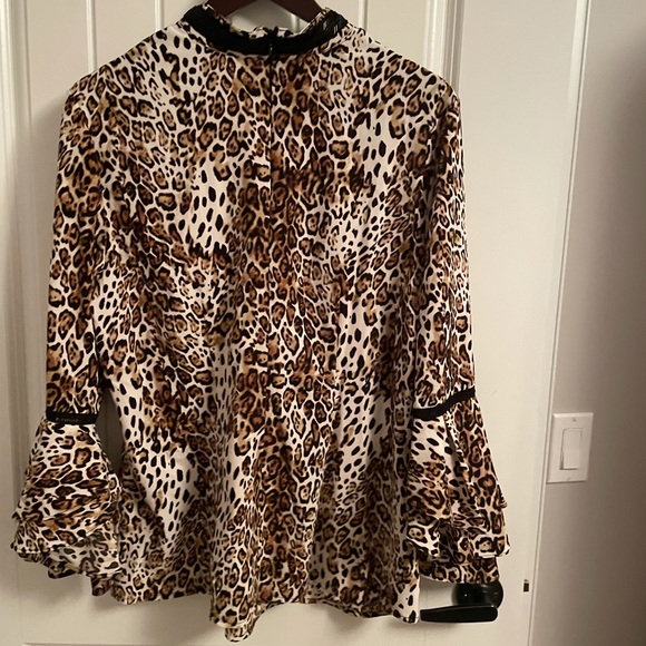 Animal print blouse with long sleeves - Picture 2 of 5